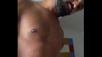 Preview 1 of Mom Becomes - moreno fudendo bunda branca