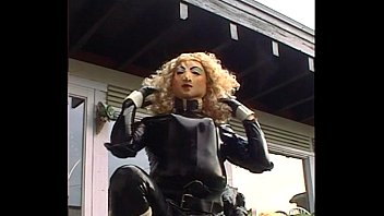 Preview 1 of Beby Szex - Roxina2004GardenDollCockSlut280404.MPG