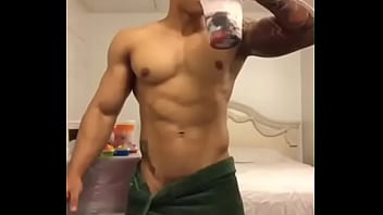 Preview 1 of Am I Ji - macho gostoso seduzindo com o sorvete