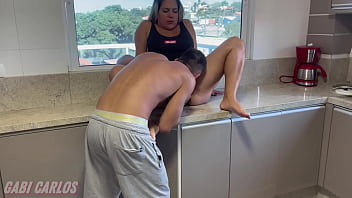 Preview 1 of Vr Virtualreality - Sexo caseiro na cozinha,  me pegou fazendo comida e acabei comida por ele! Me socou gostoso e deu leite na minha bunda!