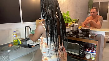 Preview 1 of Niley Hott - Rapidinha na cozinha com direito a gozada dentro da buceta apertada da gr&aacute_vida linda Bruna Black