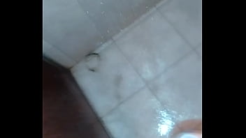 Preview 2 of Mom N Child Xx In Home Ded - gozada no chuveiro cum in the shower