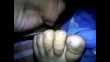 Preview 3 of Big Cock And Shocked - paja en pies de mi mujer d. 42