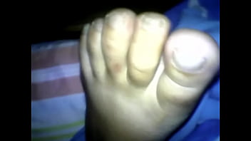 Preview 1 of Big Cock And Shocked - paja en pies de mi mujer d. 42