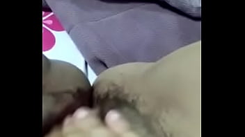 Preview 1 of Indi Assx - Buceta peluda se masturbando gostoso