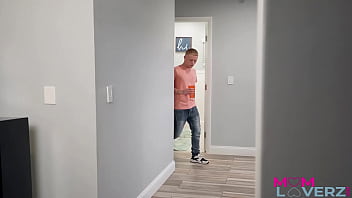 Preview 1 of Www Fuck Me Xxx Com - Nasty Stepmom Kendra Heart is a Squirter