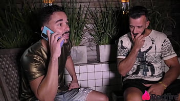 Preview 1 of Real Mom Fuck Mom Fuck Her Son - Safada D&eacute_bora Andrade acionou o contatinho pra trazer um amigo e fazer anal a vera!