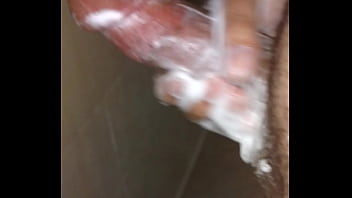 Preview 2 of Hot Small Girs - Batendo Uma No Banho