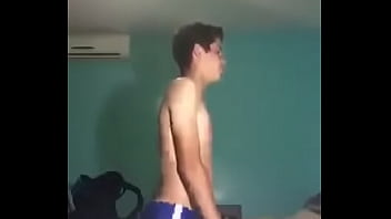 Preview 3 of Bonge X - Diego Valenzuela Garza bailando Lean On