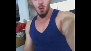 Preview 1 of Small Tits In - HOMEM bonito gostoso e safado assim ... Quem resiste ?