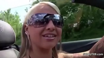 Preview 1 of Actrrees Asin Porn - Schwarzen Riesen Schwanz angesprochen und Outdoor gefickt