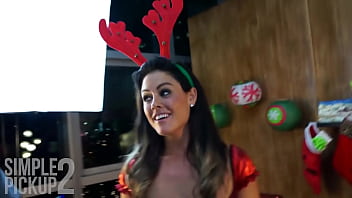Preview 2 of Daniela David - Making Of - Garotas Sendo Masturbadas Tentam Ler Contos De Natal