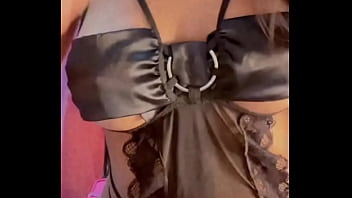 Preview 1 of Vido Parano - A VIZINHA BUNDA GRANDE ME CONVIDA PARA TRANZAR COM ELA  rosa vermelha