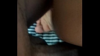 Preview 1 of Zerrin Porn - NOVINHA DANDO CUZINHO E GEMENDO