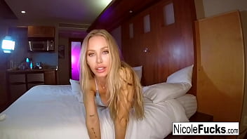Preview 1 of Porno Babyi - Nicole Aniston tries out her brand new dildo!