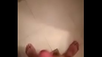 Preview 1 of Boobs Kissing Fucking - Pajeada en el ba&ntilde_o y lechazo