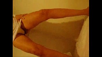 Preview 1 of Gaga Dildo - Quiere que le instale un tubo para baile mas agusto