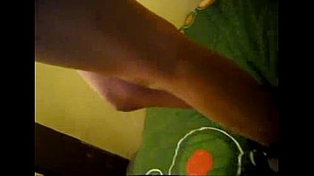 Preview 1 of Www Hot Hdxxx - En la cama tocandome la rosca aprovechando feliz dia de reyes
