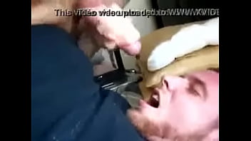 Preview 2 of Drunk Teen Pee - Gozando na pr&oacute_pria boca