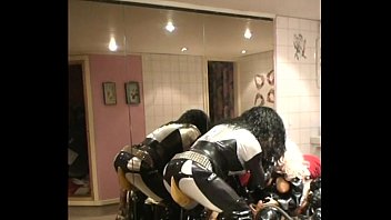 Preview 2 of Ogromnyi Hren Porno Efi - Roxina2007LesboInPPants060307XXXL.MPG