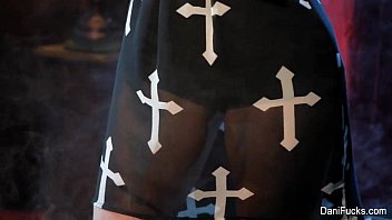 Preview 2 of Kelsi Monroe And Bill Bailey - Sexy Gothic Vampire Dani Daniels