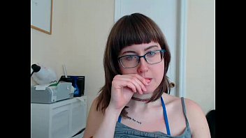 Preview 1 of Landy Xxxx - find6.xyz girl helena73 flashing boobs on live webcam