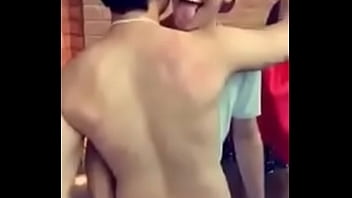 Preview 4 of New Zealand Piss Spy Cam - Mc Biel apertando bunda de homem