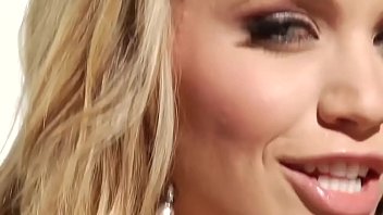 Preview 1 of Maria Moore Swallow - Who&#039_s That Click - MusicPorn