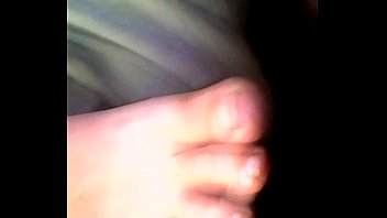 Preview 2 of Peep Milf Sex - leche en pies de mi mujer d. 8