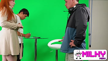 Preview 2 of Village Old Papa - Me folle al asistente para conseguir el empleo!! Pelirroja se presenta a un casting de TV