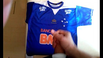 Preview 4 of Korea Tebaru - Gato atleticano goza na camisa do cruzeiro