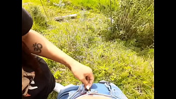 Preview 1 of Lesbian In Apa - Joselis bolivar mi hermanastra me hace una mamada en el bosque