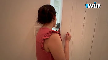 Preview 2 of Wwwxxx Video Hd Age 90 80 - Le doy ordenes sexules a mi novia y se viene en un ba&ntilde_o p&uacute_blico.
