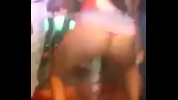 Preview 1 of Mama Muda Mandi Sperma - Latina se calienta en baile y ense&ntilde_a