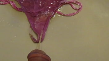 Preview 3 of Harmon Xxx Video - Pissing on wife panties,  meando en las bragas de mi mujer