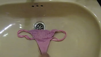 Preview 1 of Harmon Xxx Video - Pissing on wife panties,  meando en las bragas de mi mujer
