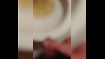 Preview 4 of Bollywood Actress Sexy Video Hd - CHACAL ORINANDO EN EL BA&Ntilde_O CON LA VERGA BIEN PARADA