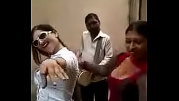 Preview 1 of Veronik Sexss Di Bawa Umur - Sexy Dance