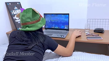 Preview 2 of Xxx Somali Six - Essa &eacute_ pra quem fala que jogador de lol n&atilde_o transa