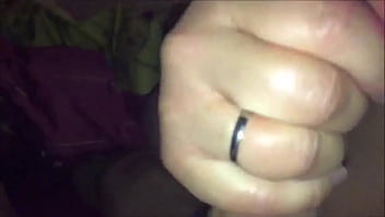 Preview 1 of Amateur Fat Vidios - She makes him release his cum with her hands