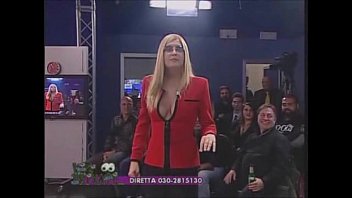 Preview 2 of Jessie Vs Ash Teen - vizi privati 1 con maurizia paradiso e alessia bergamo