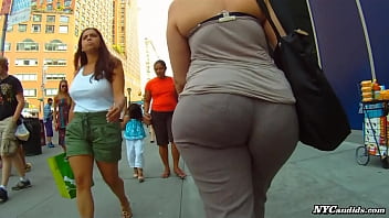 Preview 2 of Boso Kuya Ate Small - Latina booty walking