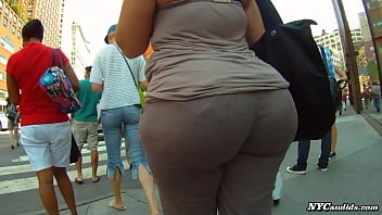 Preview 4 of Boso Kuya Ate Small - Latina booty walking