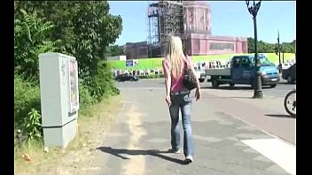 Preview 1 of Jounger Shoolgirl Fuck - Blasstueck - Berlin Siegessaeule Public und fast erwischt