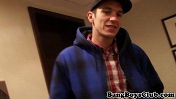 Preview 2 of Pnico Das Mulheres - Amateur gay sucking dick while being filmed