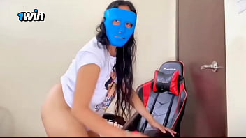 Preview 1 of George 18 Yars - ME FOLO A MI MADRASTRA, MIENTRAS JUGETEA UN POCO TOMA LA DECISI&Oacute_N DE CABALGAR UN POCO , HASTA QUE ME HACE ACABAR EN SEGUNDOS , MI MADRASTRA REAL SABE CON MONTAR POLLAS !SEXO CASERO REAL AMATEURS.