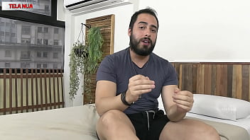 Preview 1 of Amrit Kaur - OLHA QUEM PASSOU POR AQUI ESSA NOVINHA SAFADINHA CHEIA DE TES&Atilde_O NO CUZINHO