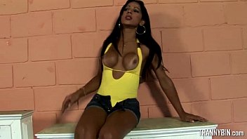 Preview 1 of Xxxgujarati Bp Video - Tranny Babe Shows Off Booty