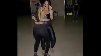 Preview 1 of Solo Girls Orgasme - Duas gostosas dan&ccedil_ando
