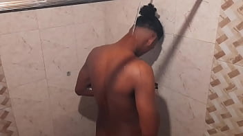 Preview 1 of Dog And Gril Www Xxx Videosx - Entro al ba&ntilde_o y mi hermanastro me hace una propuesta y termino chupando su deliciosa verga